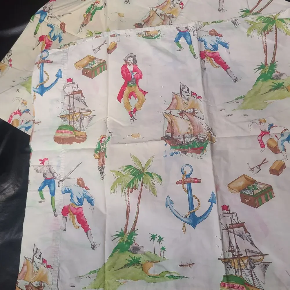 Vintage 80s company Kids pirate print matching pillowcases
